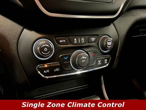 Used 2019 Jeep Cherokee Latitude w/ Popular Appearance Group FWD image 14