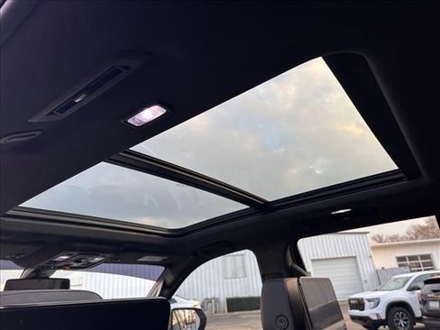 Used 2022 Chevrolet Tahoe LT w/ Luxury Package image 22