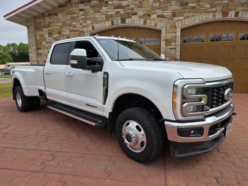 Used 2023 Ford F350 Lariat image 1