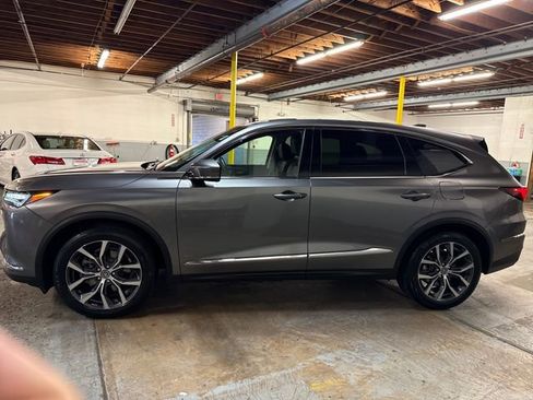 Used 2023 Acura MDX SH-AWD w/ Technology Package image 2