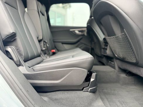 Certified 2025 Audi Q7 3.0T Premium Plus image 18