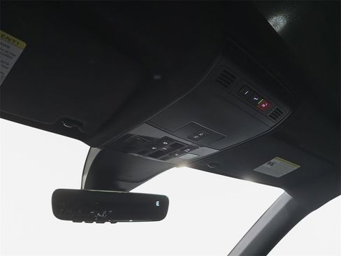 Used 2024 Volkswagen Tiguan SE R-Line image 25