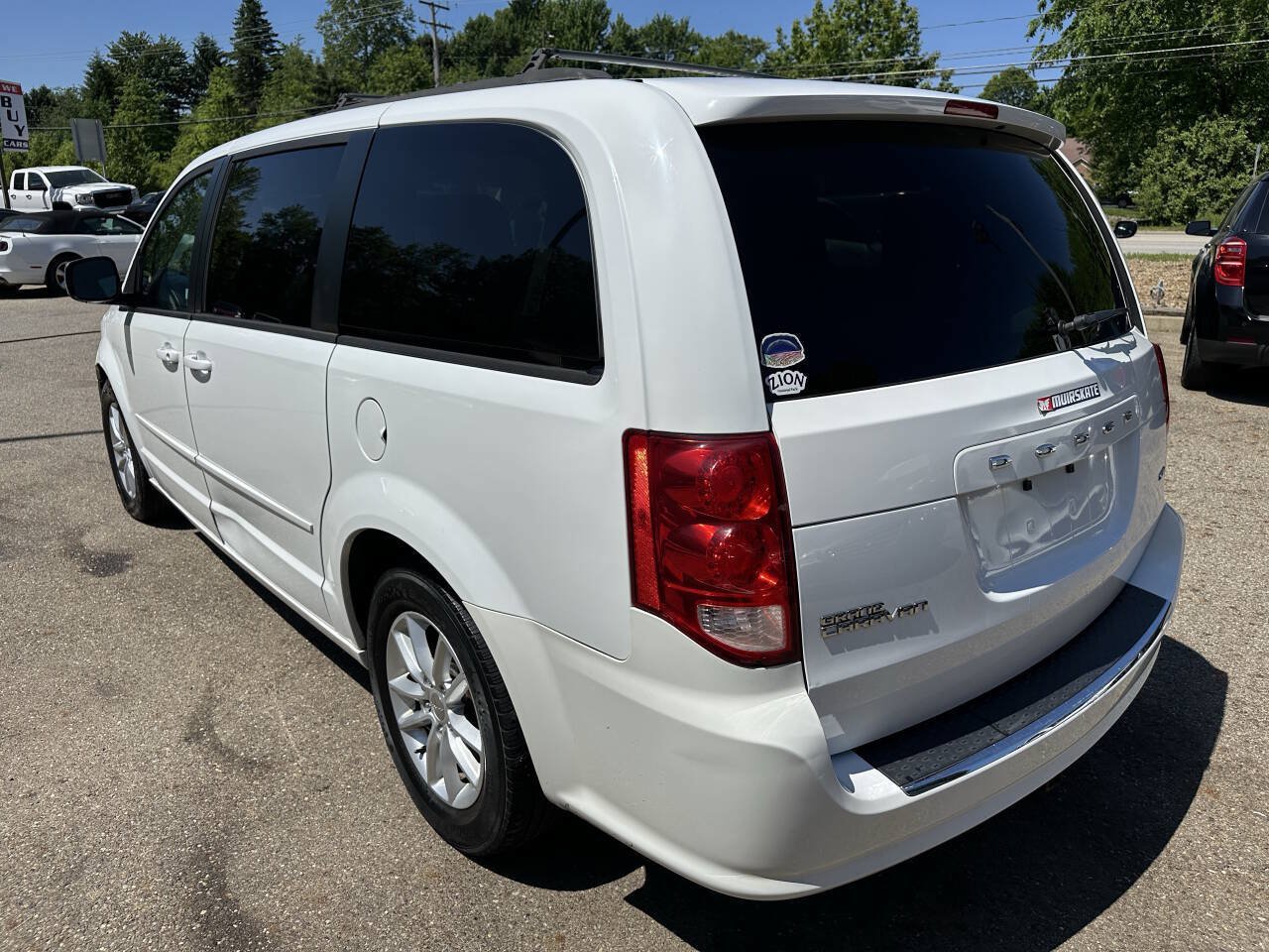 Used 2014 Dodge Grand Caravan SXT w/ UConnect Hands-Free Group FWD image 4