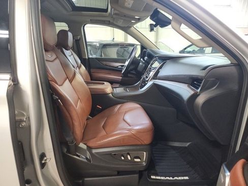 Used 2018 Cadillac Escalade Premium Luxury w/ LPO, Radiant Package image 20