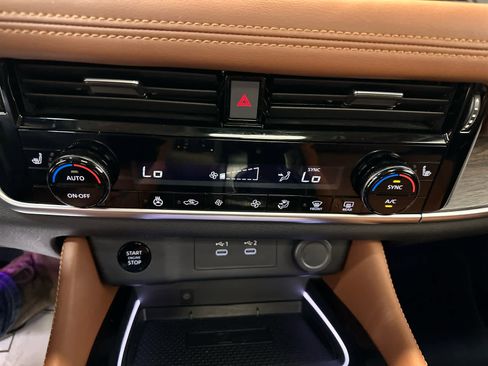 Certified 2024 Nissan Rogue Platinum image 32