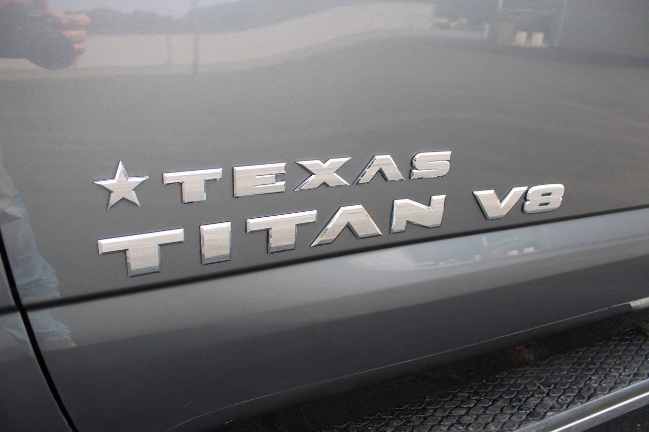 Used 2018 Nissan Titan SV w/ SV Convenience Package AWD/4WD image 10