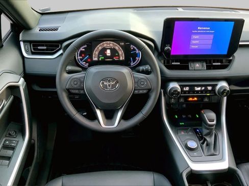 Used 2025 Toyota RAV4 XSE AWD/4WD image 6