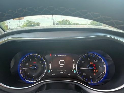 Used 2026 Chrysler Pacifica Limited w/ S Appearance Package FWD image 12