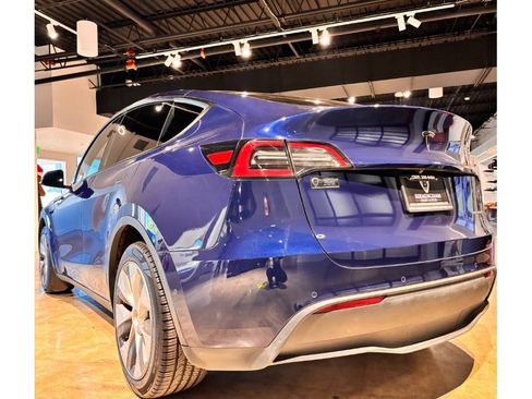 Used 2022 Tesla Model Y Long Range image 11