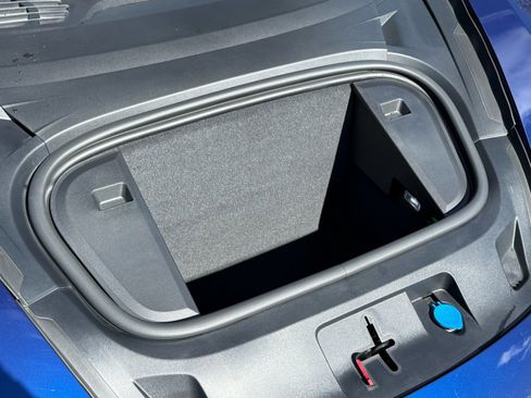 Certified 2025 Porsche Taycan image 32