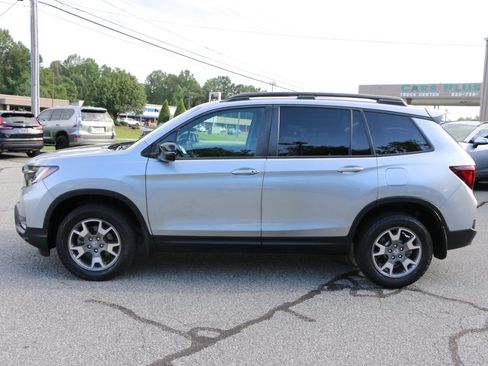 Used 2023 Honda Passport TrailSport image 2