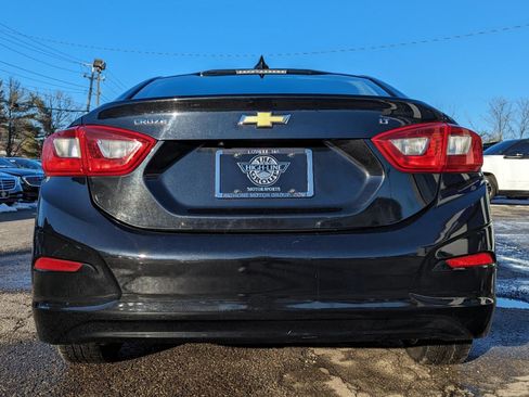 Used 2016 Chevrolet Cruze LT image 9