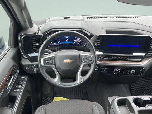 Used 2024 Chevrolet Silverado 2500 LT image 9