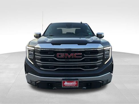 Used 2025 GMC Sierra 1500 SLT image 9