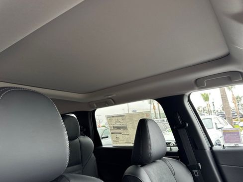 New 2025 Mitsubishi Outlander SE image 16