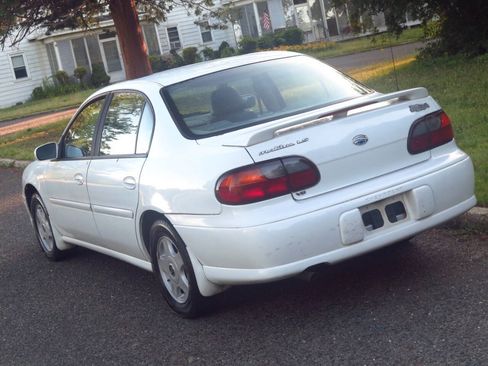 Used 2001 Chevrolet Malibu LS w/ Preferred Equipment Group 1 FWD image 26