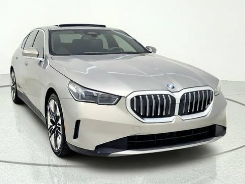 Used 2026 BMW 530i RWD image 2