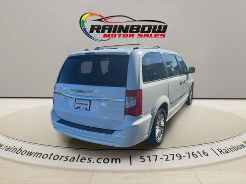 Used 2016 Chrysler Town & Country Touring w/ Driver Convenience Group FWD image 7