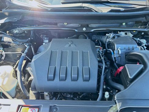 New 2025 Mitsubishi Eclipse Cross LE image 28