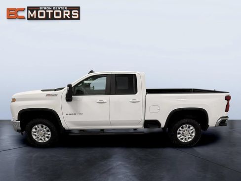 Used 2021 Chevrolet Silverado 2500 LT w/ Convenience Package AWD/4WD image 3