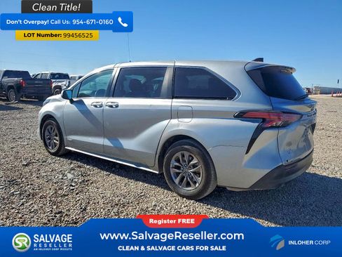 Used 2021 Toyota Sienna LE image 3