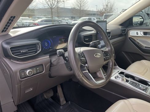 Used 2020 Ford Explorer Platinum w/ Premium Technology Package image 10