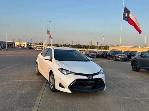 Used 2017 Toyota Corolla LE FWD image 3