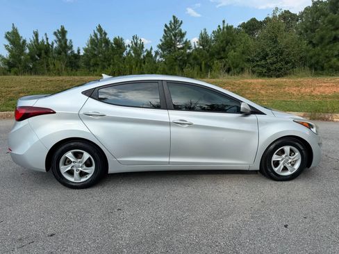 Used 2015 Hyundai Elantra SE FWD image 7