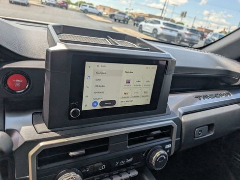 Used 2025 Toyota Tacoma TRD Off-Road AWD/4WD image 21