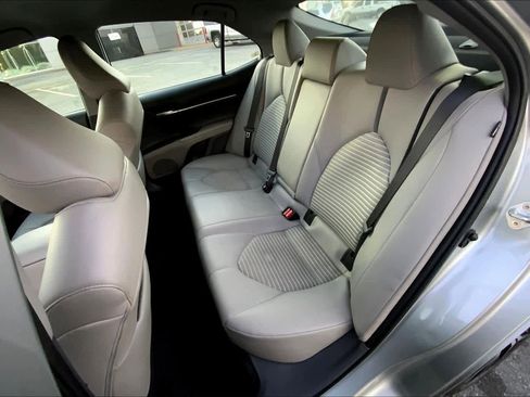 Used 2023 Toyota Camry SE image 19
