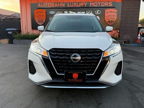 Used 2022 Nissan Kicks SV FWD image 2