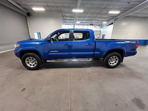 Used 2016 Toyota Tacoma TRD Sport w/ Towing Package image 5