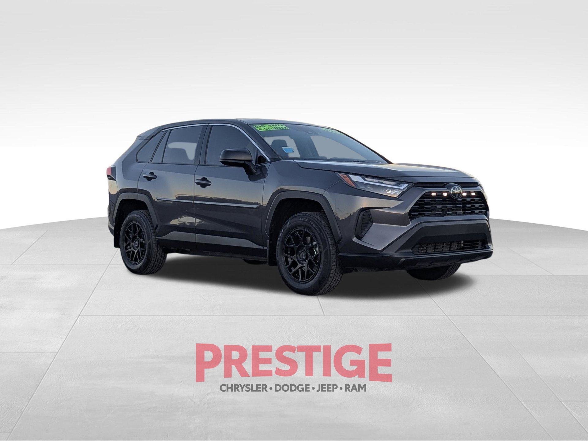 Used 2023 Toyota RAV4 LE AWD/4WD image 4