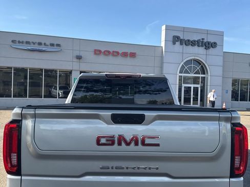 Used 2022 GMC Sierra 1500 AT4 w/ AT4 Premium Package image 3