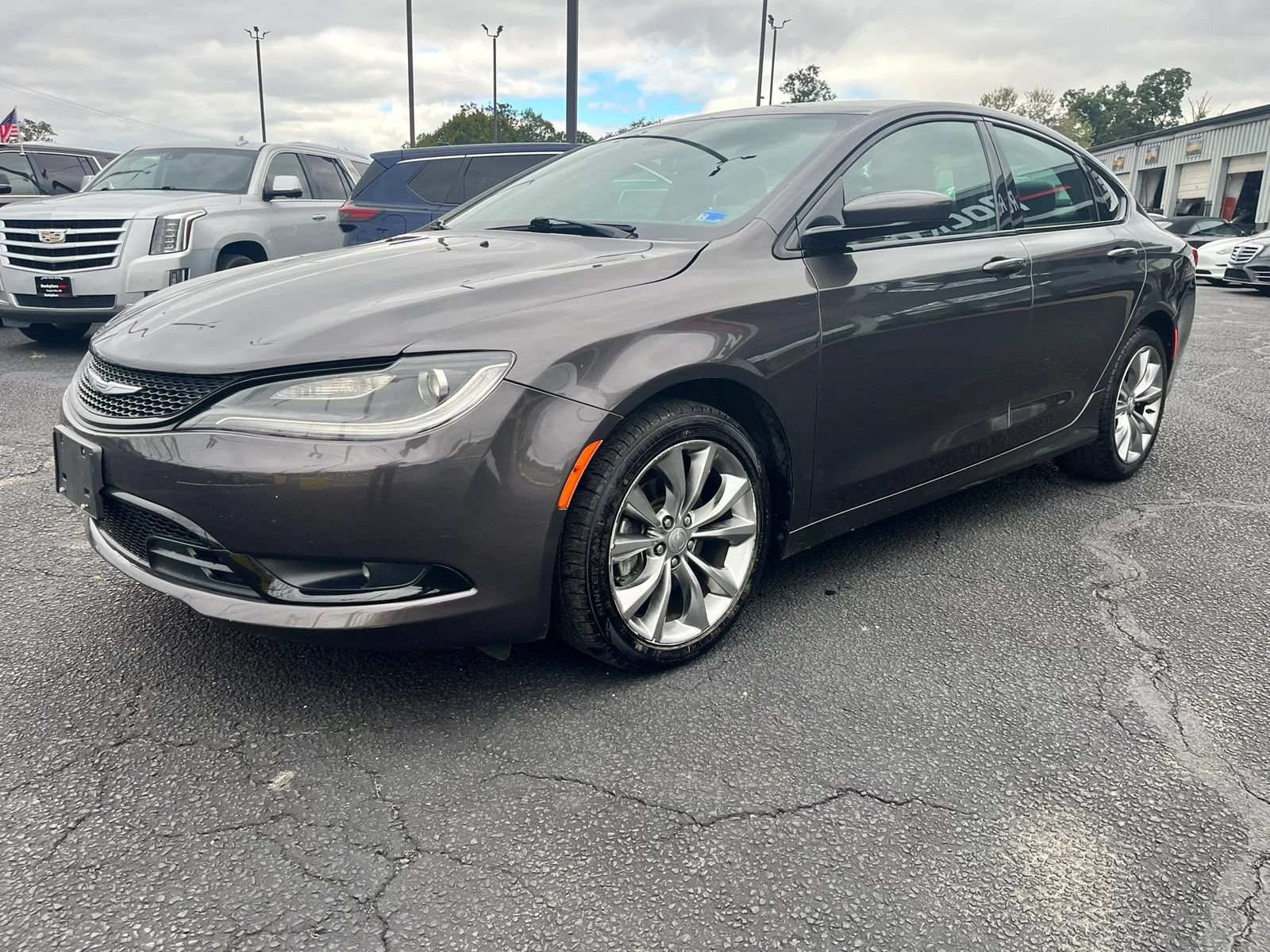 Used 2015 Chrysler 200 S FWD image 5