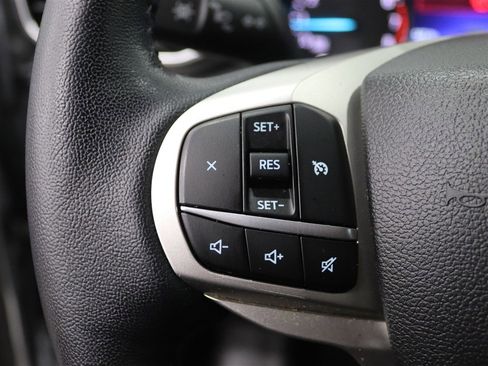 Used 2022 Ford Explorer XLT w/ Equipment Group 202A image 30