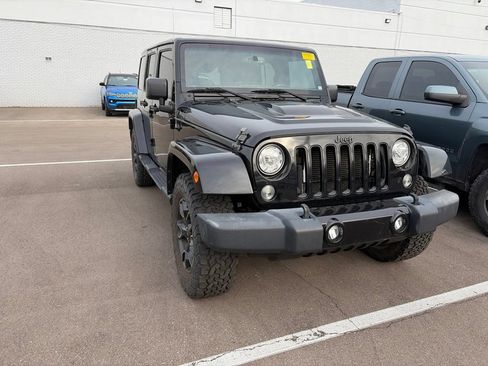 Used 2018 Jeep Wrangler Unlimited Sahara AWD/4WD image 3