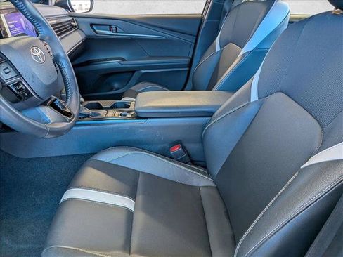 Used 2025 Toyota Camry SE FWD image 13