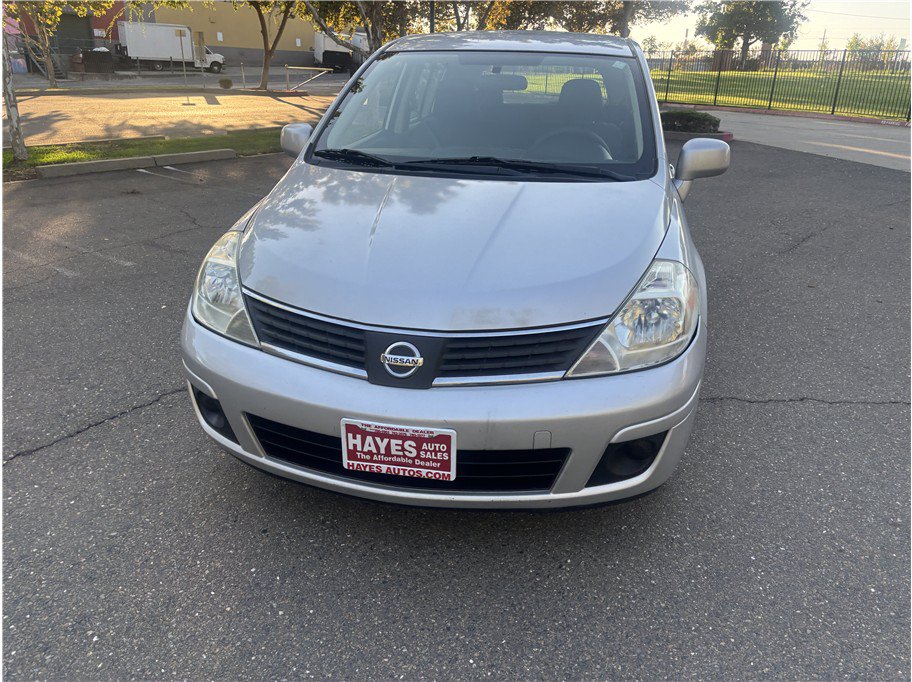 Used 2008 Nissan Versa Hatchback w/ Convenience Pkg FWD image 3