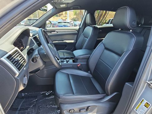 Used 2022 Volkswagen Atlas Cross Sport SE AWD/4WD image 15