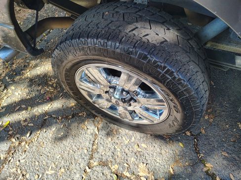 Used 2011 Ford F150 XLT w/ XLT Chrome Pkg image 24