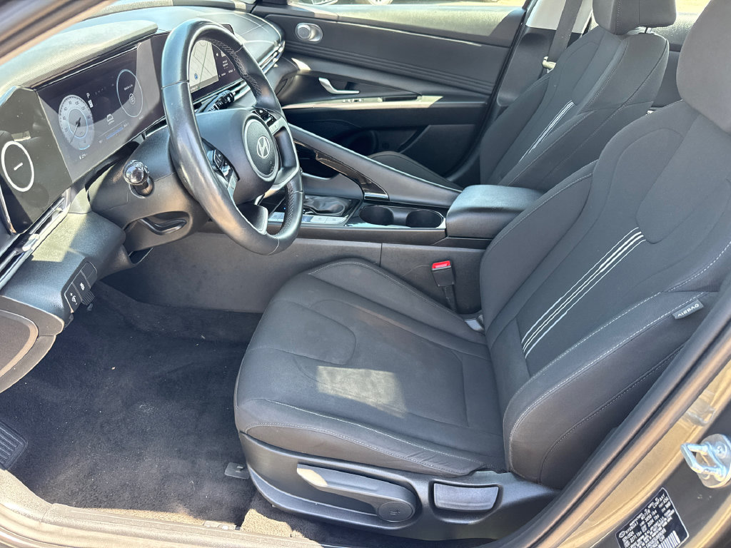 Used 2025 Hyundai Elantra SEL FWD image 22