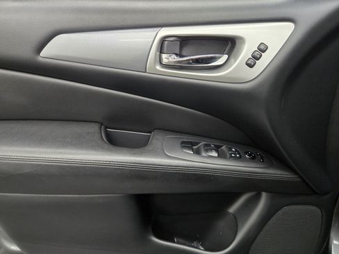 Used 2019 Nissan Pathfinder SL FWD image 15