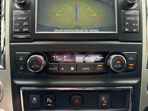 Used 2018 Nissan Titan SV w/ SV Convenience Package AWD/4WD image 10