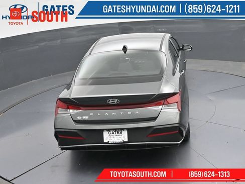Used 2025 Hyundai Elantra SE FWD image 39
