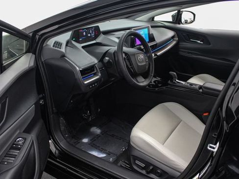 Used 2024 Toyota Prius XLE FWD image 15