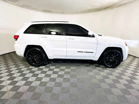 Used 2019 Jeep Grand Cherokee Altitude image 2
