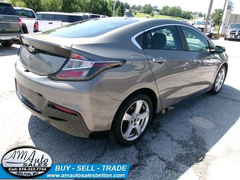 Used 2017 Chevrolet Volt LT FWD image 4