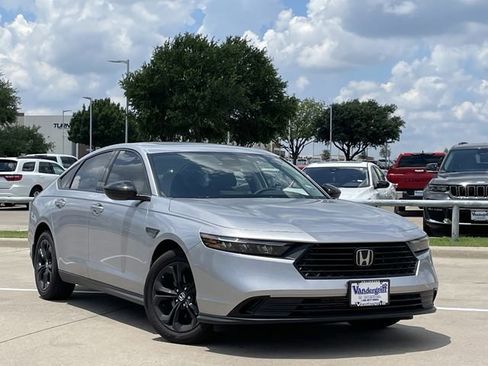 Used 2025 Honda Accord SE image 2