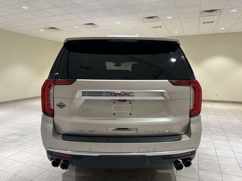 Used 2021 GMC Yukon XL Denali w/ Denali Premium Package RWD image 4